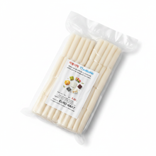 Load image into Gallery viewer, 떡복이떡 Tteokbokki 720g — Euro Mart 이미지를 갤러리 뷰어에 로드 , 떡복이떡 Tteokbokki 720g — Euro Mart
