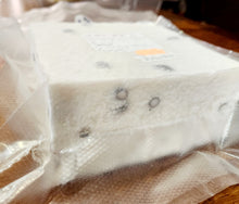 Load image into Gallery viewer, (유로떡) 콩설기 콩백설기 850g (냉동) Baekseolgi aux haricots. Gâteau de riz pour 4 personnes (surgelé) 이미지를 갤러리 뷰어에 로드 , (유로떡) 콩설기 콩백설기 850g (냉동) Baekseolgi aux haricots. Gâteau de riz pour 4 personnes (surgelé)
