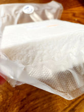 Load image into Gallery viewer, (유로떡) 백설기 사각 840g (냉동) Baekseolgi Gâteau de riz pour 4 personnes (surgelé) 이미지를 갤러리 뷰어에 로드 , (유로떡) 백설기 사각 840g (냉동) Baekseolgi Gâteau de riz pour 4 personnes (surgelé)
