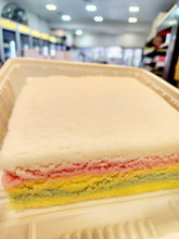 Load image into Gallery viewer, (유로마트) 무지개떡 4인용 (냉동) Gâteau de riz arc-en-ciel pour 4 personnes (surgelé) 이미지를 갤러리 뷰어에 로드 , (유로마트) 무지개떡 4인용 (냉동) Gâteau de riz arc-en-ciel pour 4 personnes (surgelé)
